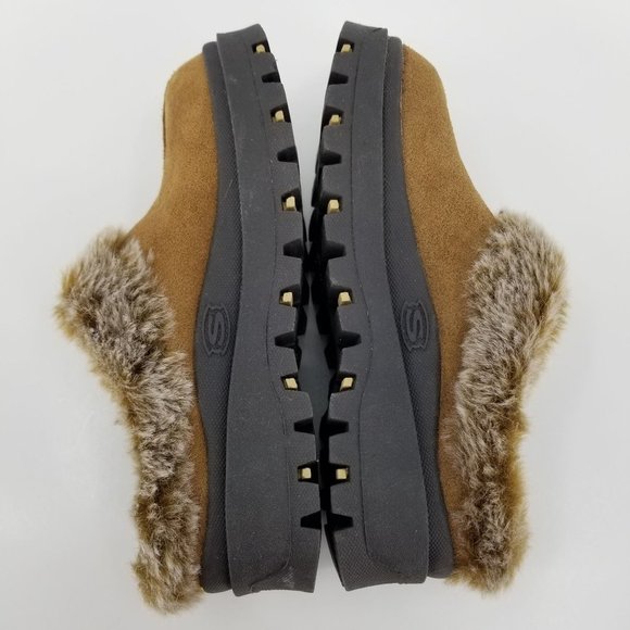 Skechers Women's Tan Fur-Lined Clogs - Picture 3 of 11
